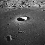 De Rimae Hypatia, achter de Moltke-krater, op de maan